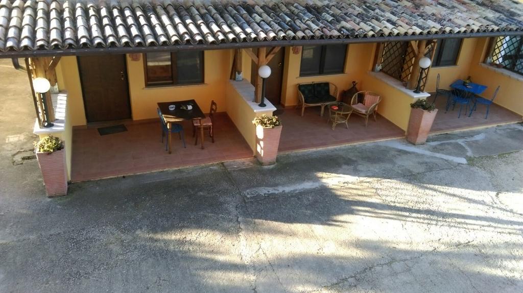Il Giardinaccio Agriturismo LʼAquila Exterior foto